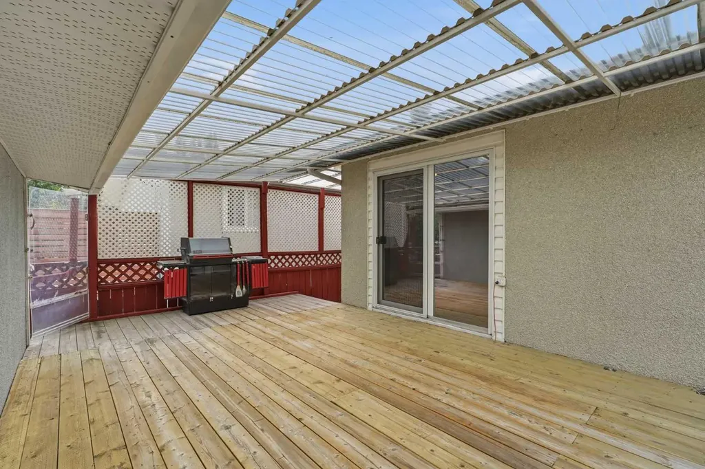 23 Fairway Avenue Red Deer AB T4N 4Y8