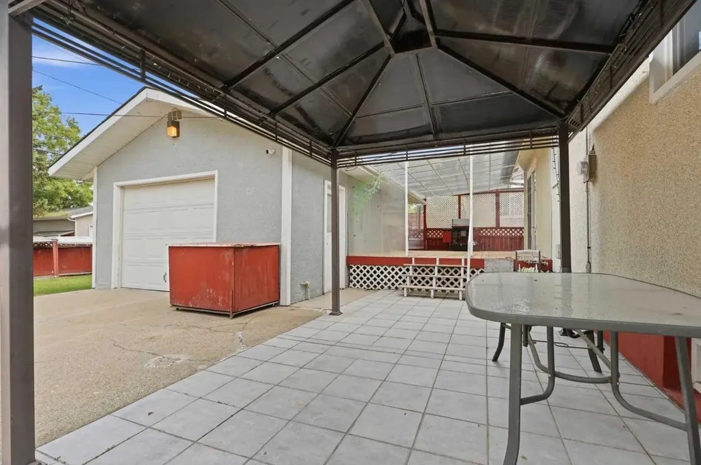23 Fairway Avenue Red Deer AB T4N 4Y8