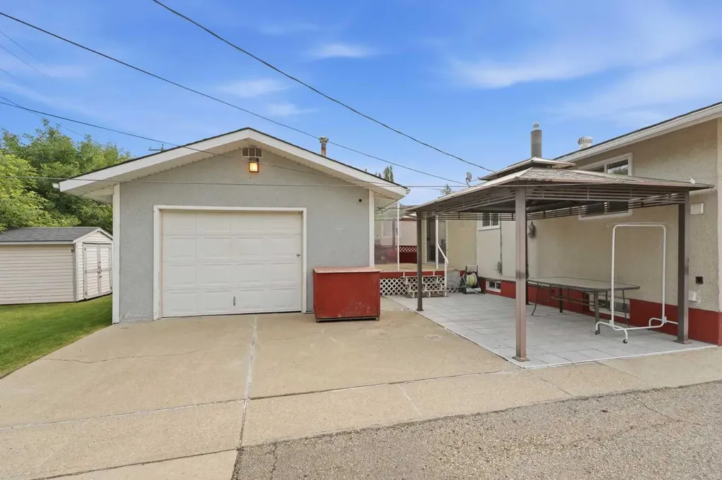 23 Fairway Avenue Red Deer AB T4N 4Y8