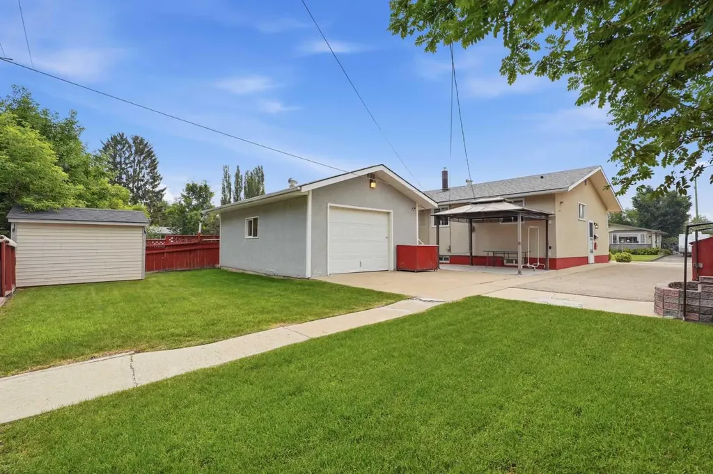 23 Fairway Avenue Red Deer AB T4N 4Y8