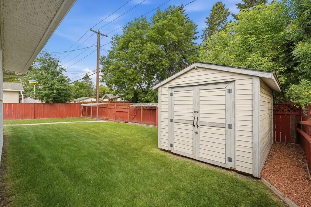23 Fairway Avenue Red Deer AB T4N 4Y8