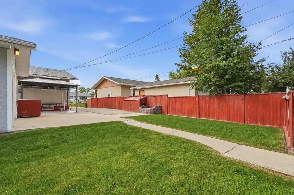 23 Fairway Avenue Red Deer AB T4N 4Y8