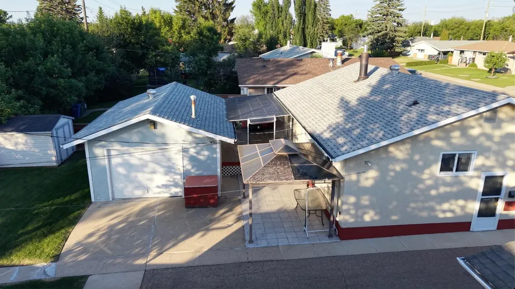 23 Fairway Avenue Red Deer AB T4N 4Y8