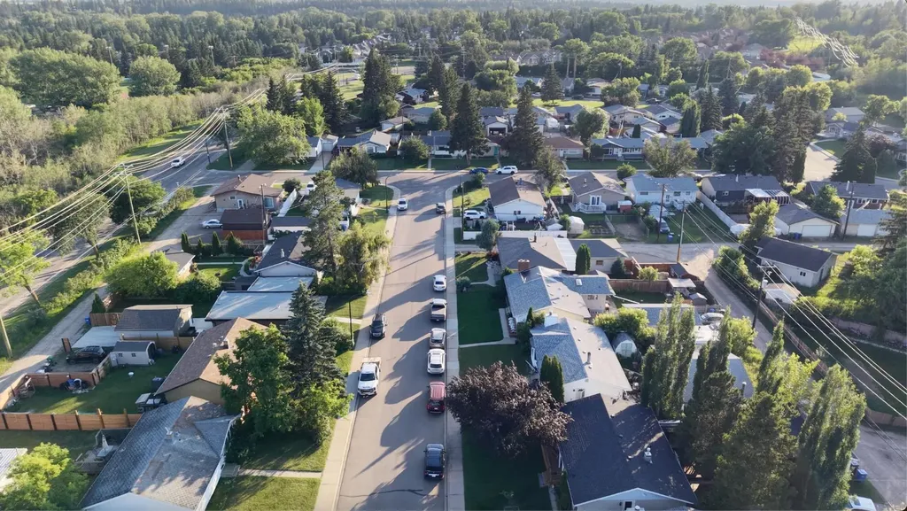 23 Fairway Avenue Red Deer AB T4N 4Y8