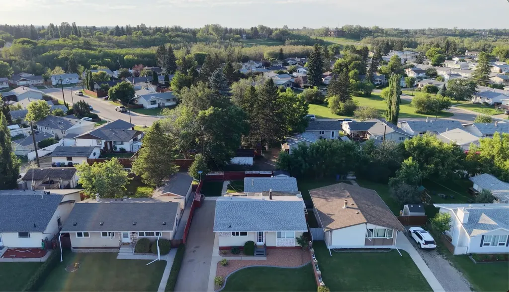 23 Fairway Avenue Red Deer AB T4N 4Y8