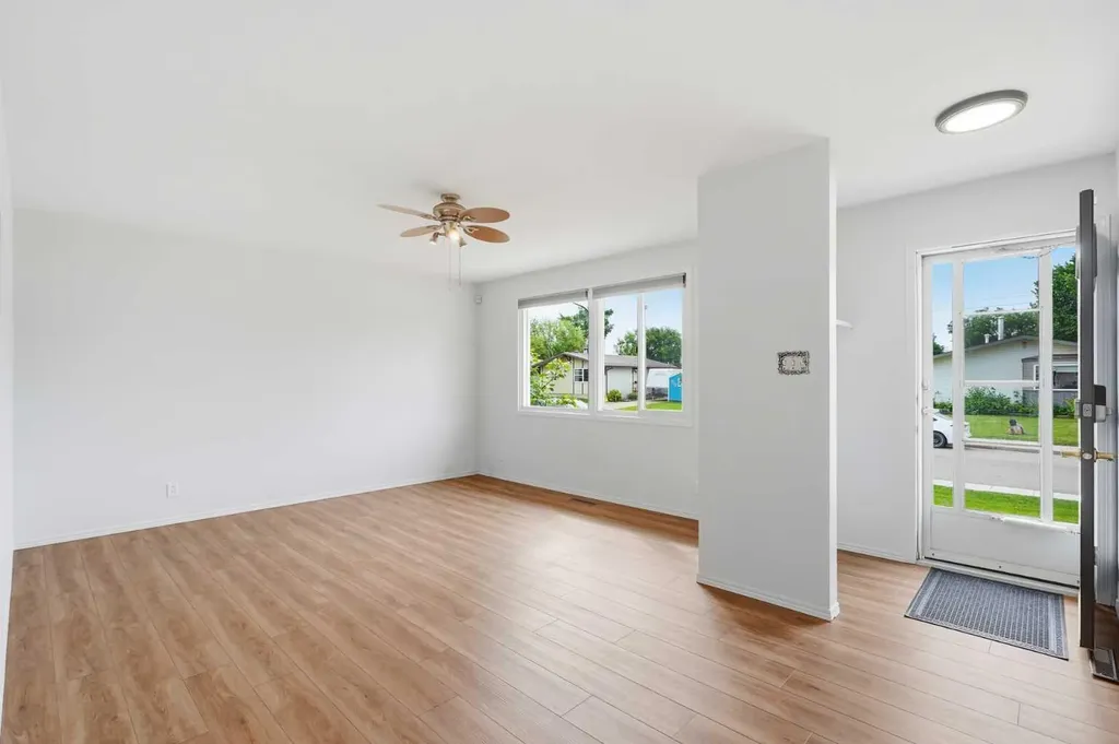 23 Fairway Avenue Red Deer AB T4N 4Y8