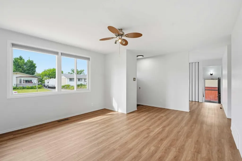 23 Fairway Avenue Red Deer AB T4N 4Y8