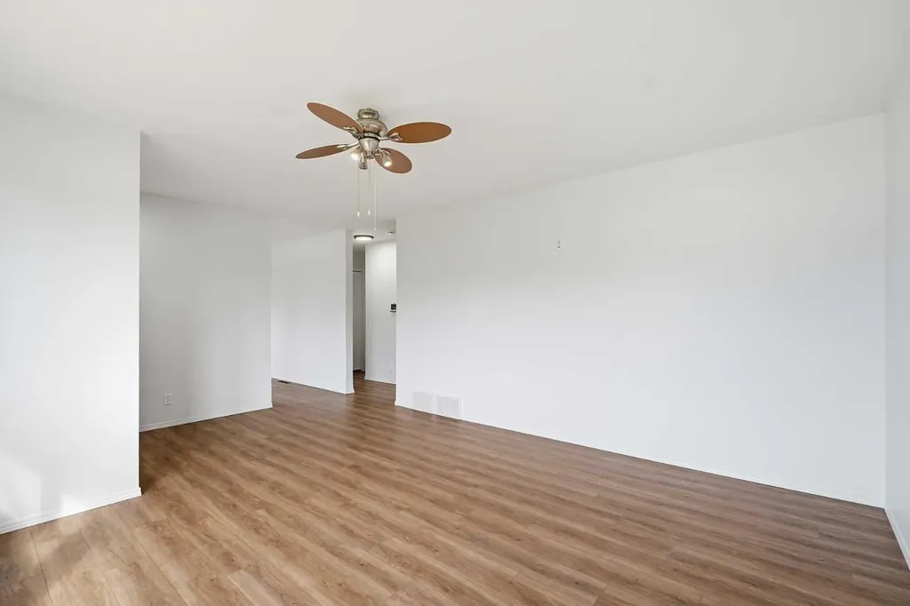 23 Fairway Avenue Red Deer AB T4N 4Y8