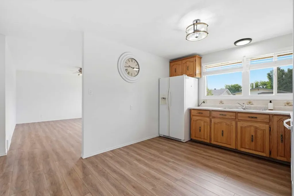 23 Fairway Avenue Red Deer AB T4N 4Y8