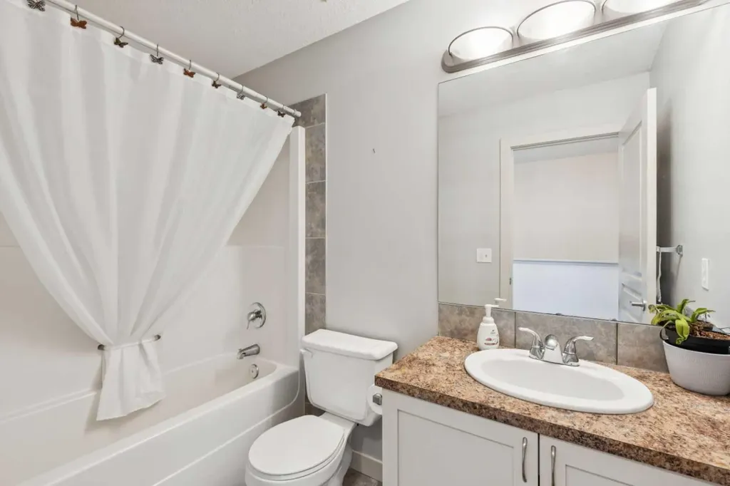 212 Bayside Point SW Airdrie AB T4B 2X6