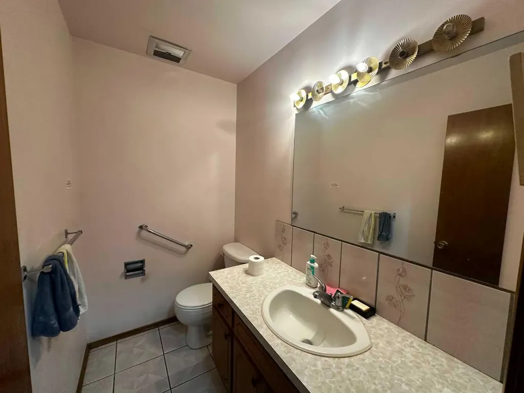 3207 Utah Place NW Calgary AB T2N 4A8