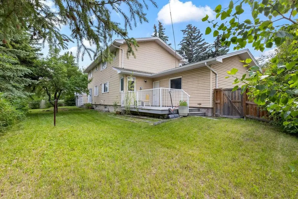 3207 Utah Place NW Calgary AB T2N 4A8