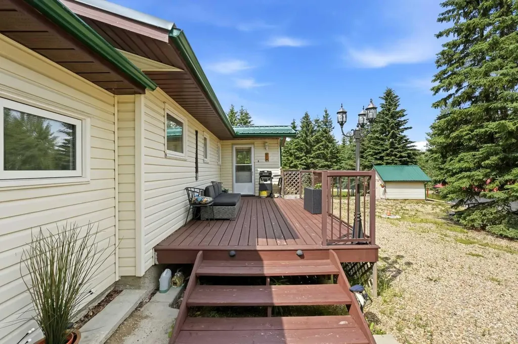 403 Sunnyside 400 Place Rural Ponoka County AB T0C 2J0