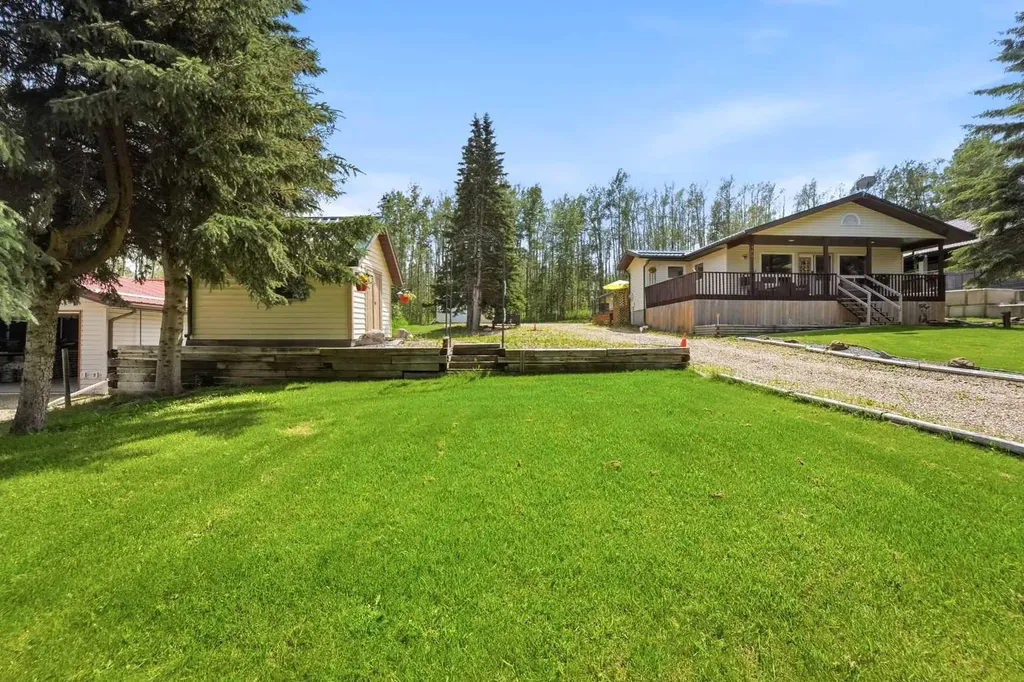 403 Sunnyside 400 Place Rural Ponoka County AB T0C 2J0