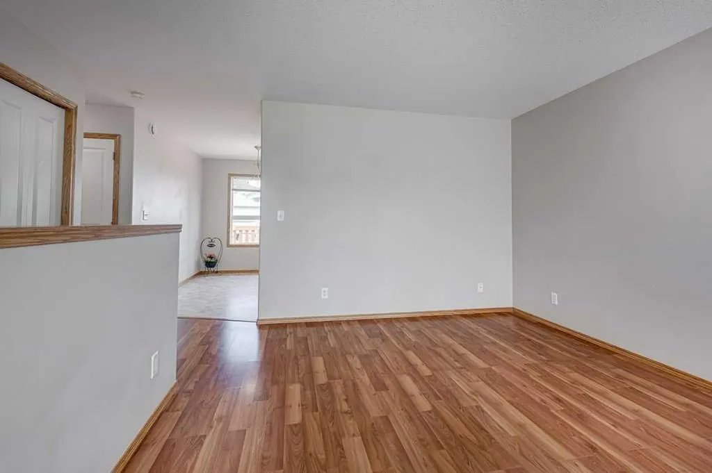 103 Landry Bend Red Deer AB T4R 3L7