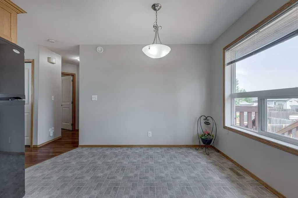 103 Landry Bend Red Deer AB T4R 3L7