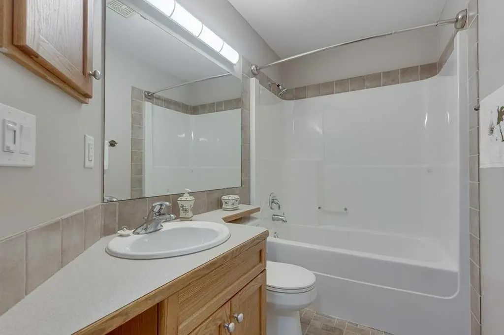 103 Landry Bend Red Deer AB T4R 3L7