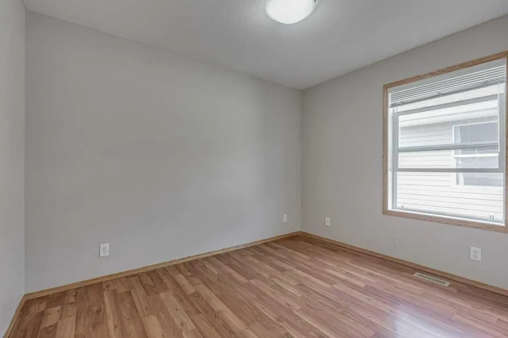103 Landry Bend Red Deer AB T4R 3L7
