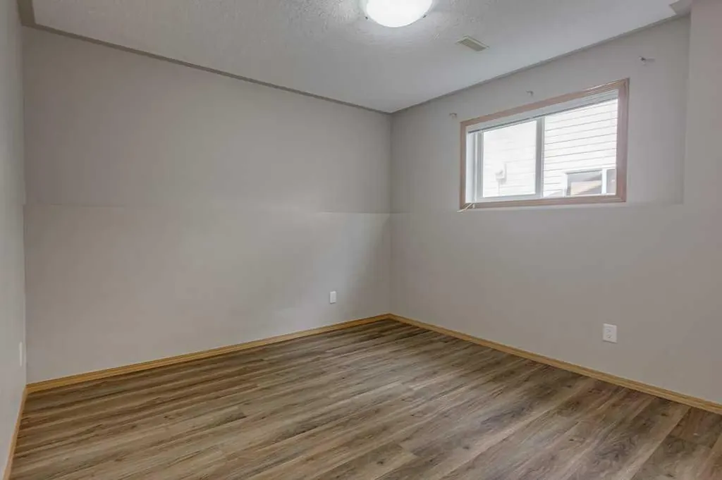 103 Landry Bend Red Deer AB T4R 3L7