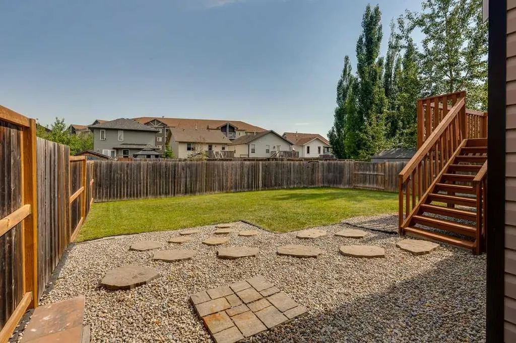 103 Landry Bend Red Deer AB T4R 3L7