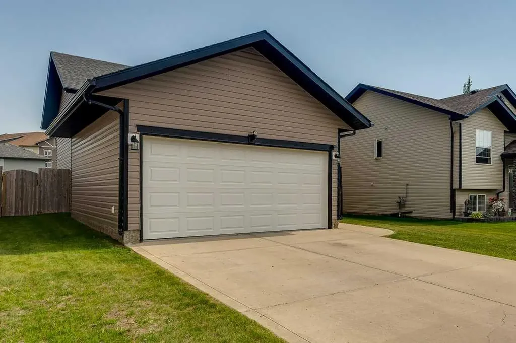 103 Landry Bend Red Deer AB T4R 3L7