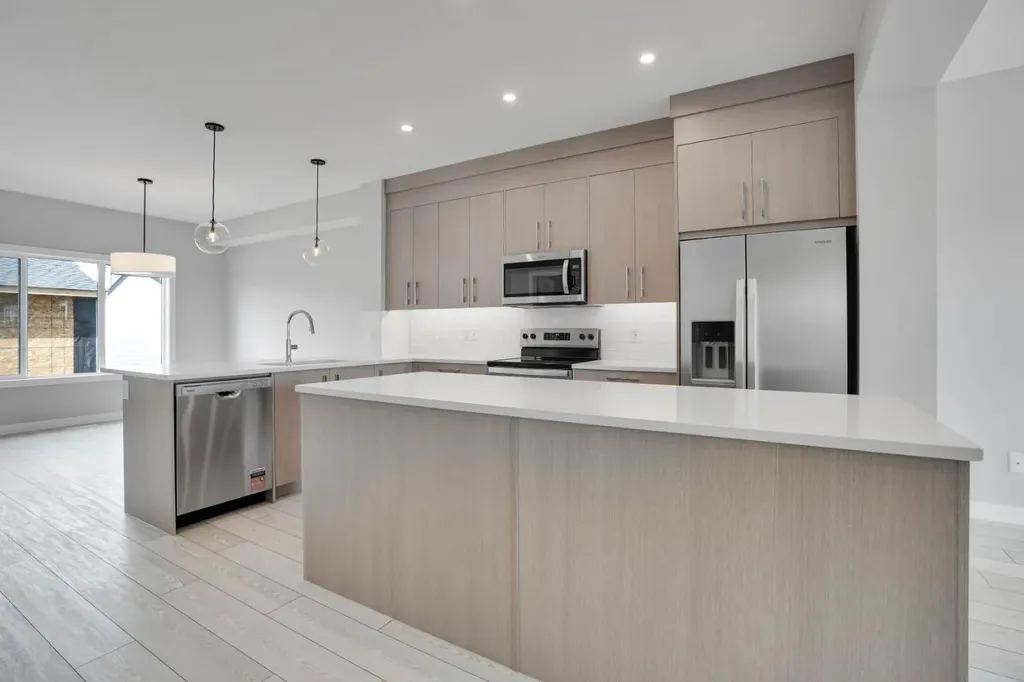 284 Huxbury View NE Calgary AB T2A 8C4
