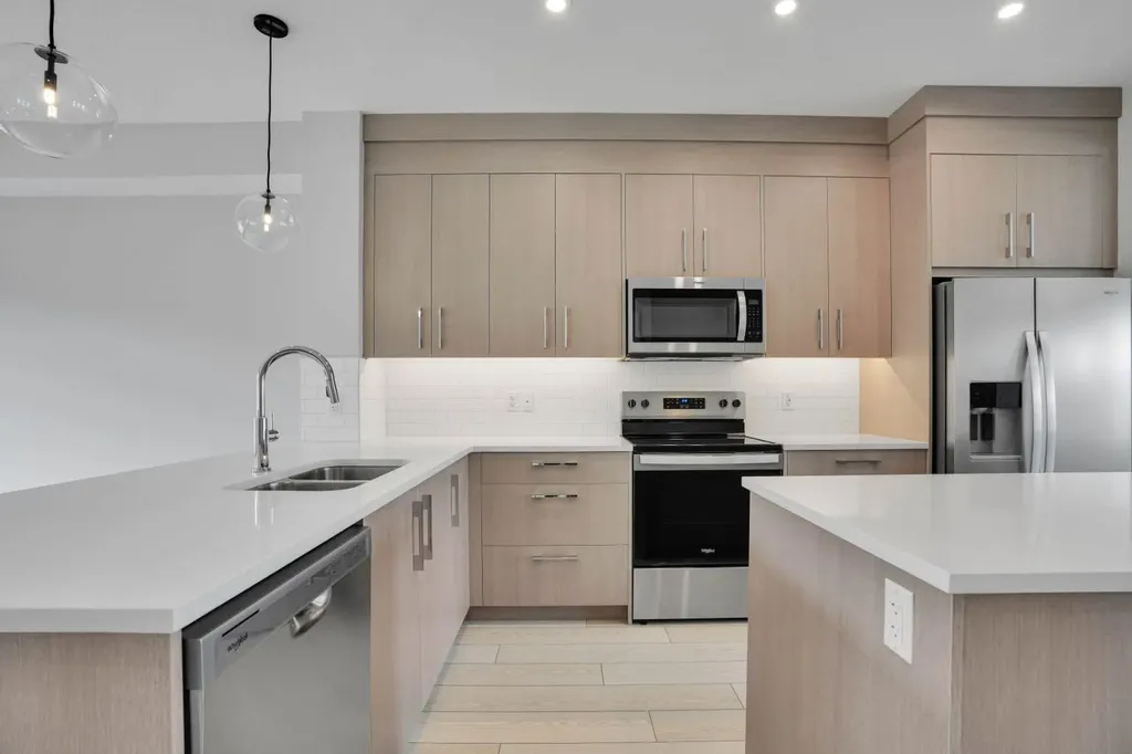 284 Huxbury View NE Calgary AB T2A 8C4