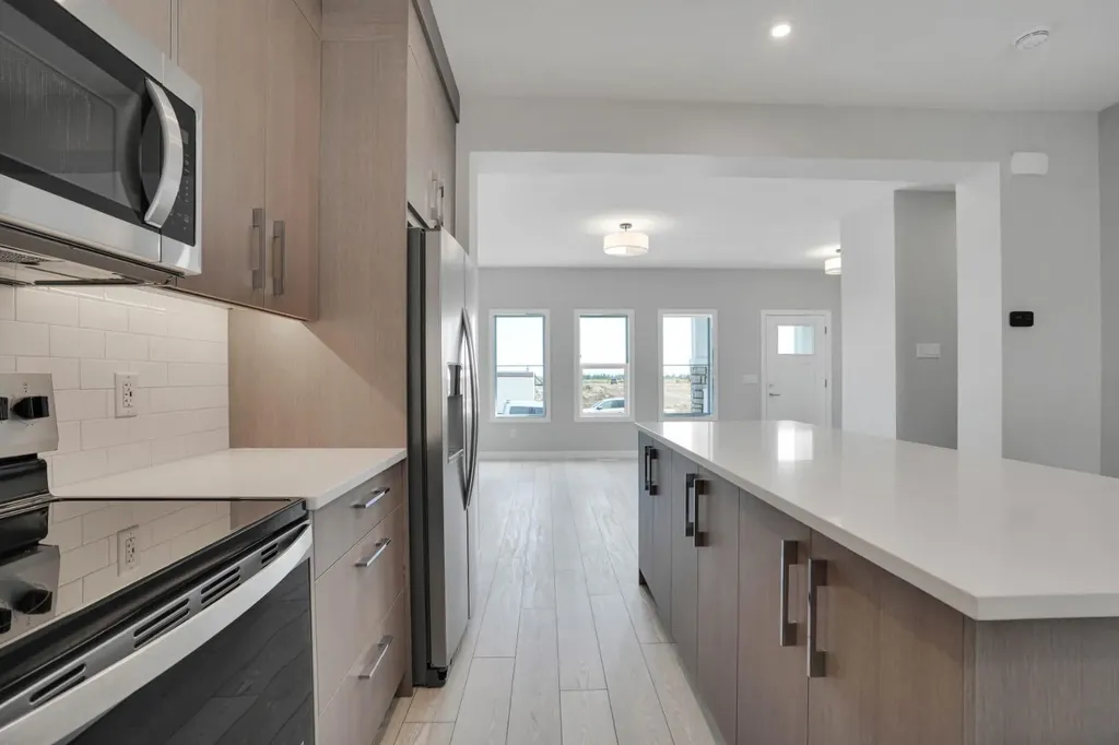 284 Huxbury View NE Calgary AB T2A 8C4