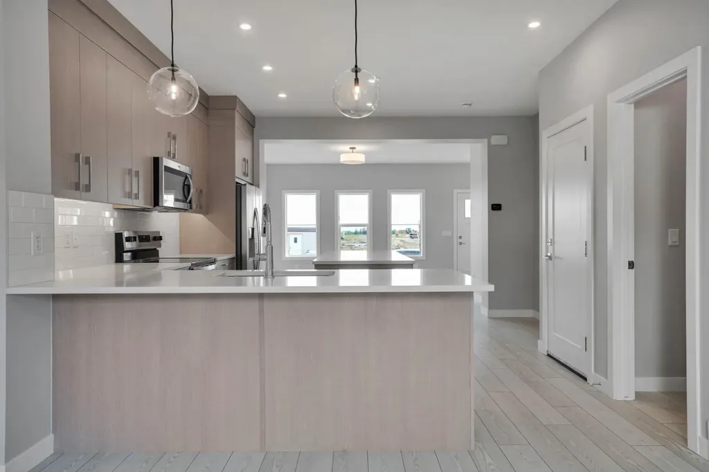 284 Huxbury View NE Calgary AB T2A 8C4