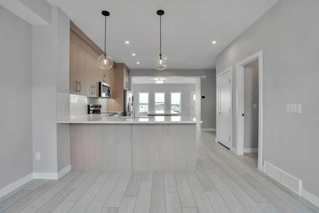 284 Huxbury View NE Calgary AB T2A 8C4