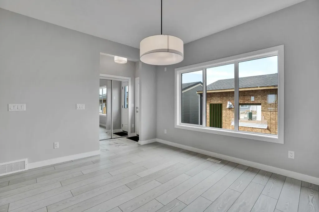 284 Huxbury View NE Calgary AB T2A 8C4