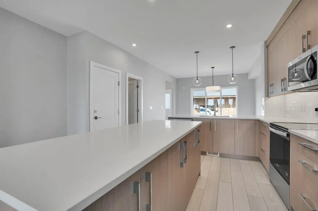 284 Huxbury View NE Calgary AB T2A 8C4