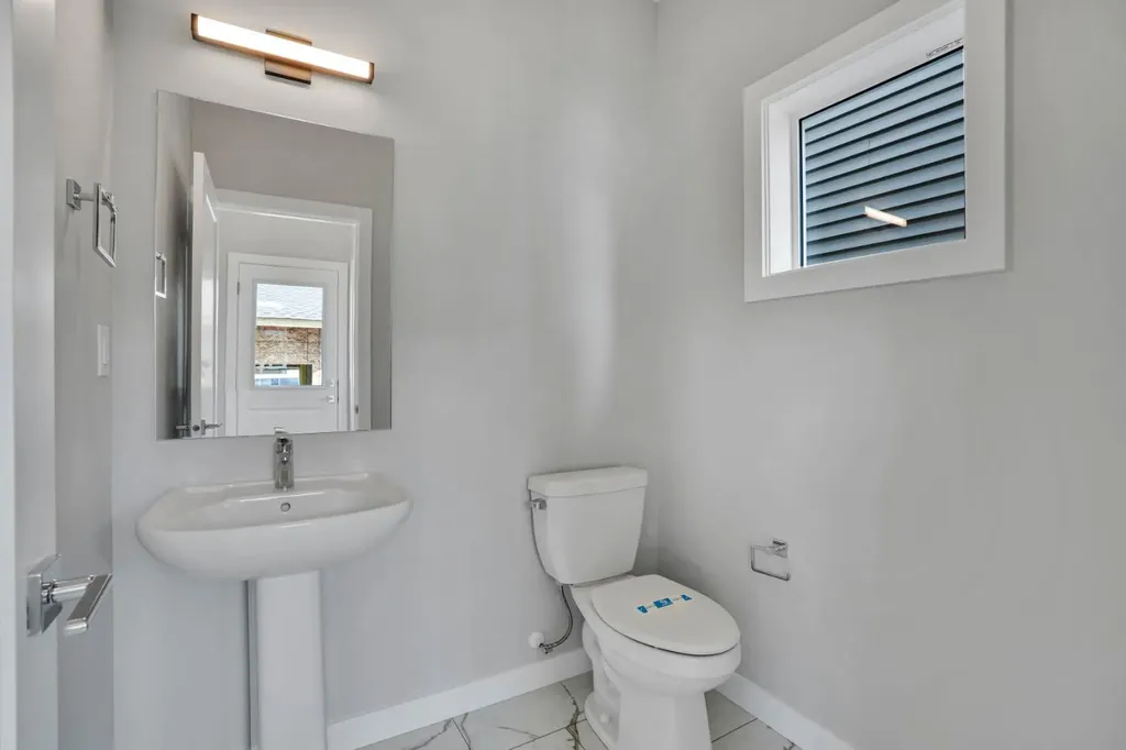 284 Huxbury View NE Calgary AB T2A 8C4
