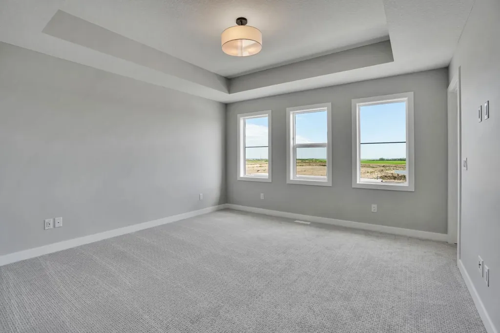 284 Huxbury View NE Calgary AB T2A 8C4