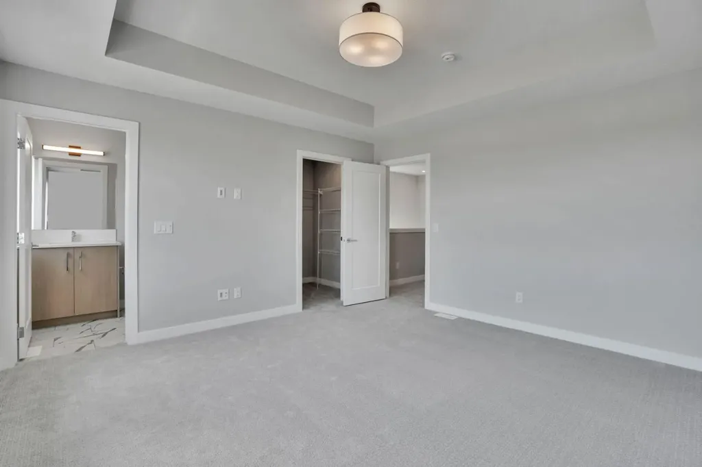 284 Huxbury View NE Calgary AB T2A 8C4