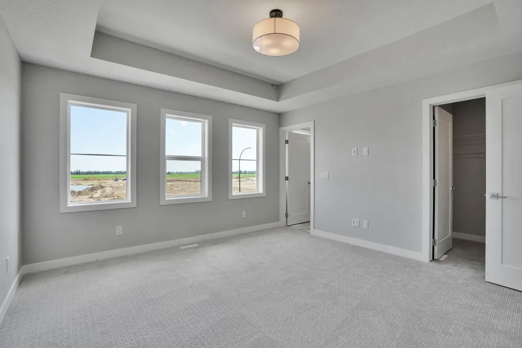 284 Huxbury View NE Calgary AB T2A 8C4