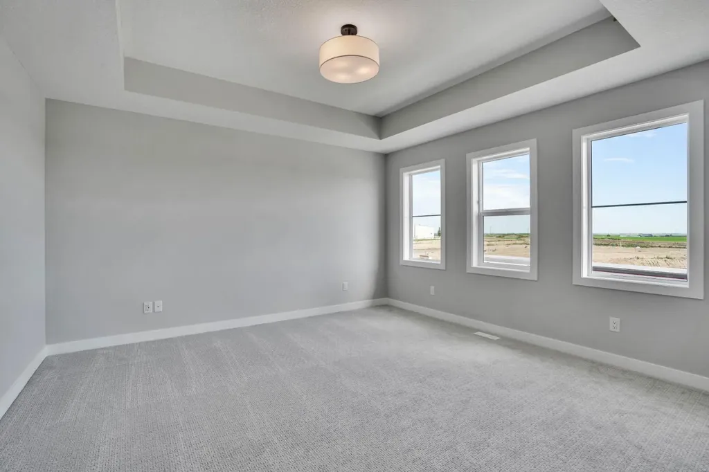 284 Huxbury View NE Calgary AB T2A 8C4