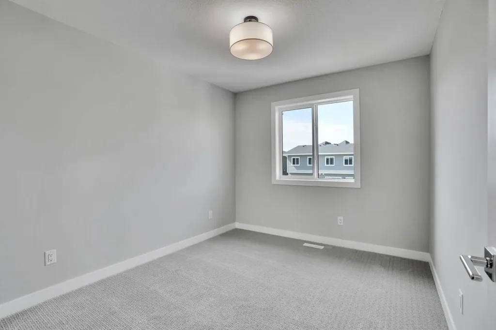 284 Huxbury View NE Calgary AB T2A 8C4