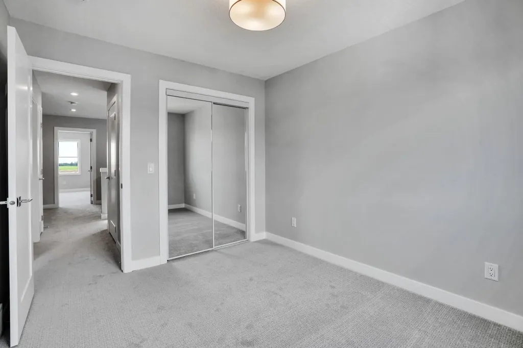 284 Huxbury View NE Calgary AB T2A 8C4
