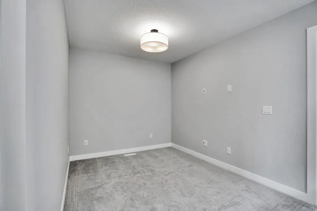 284 Huxbury View NE Calgary AB T2A 8C4