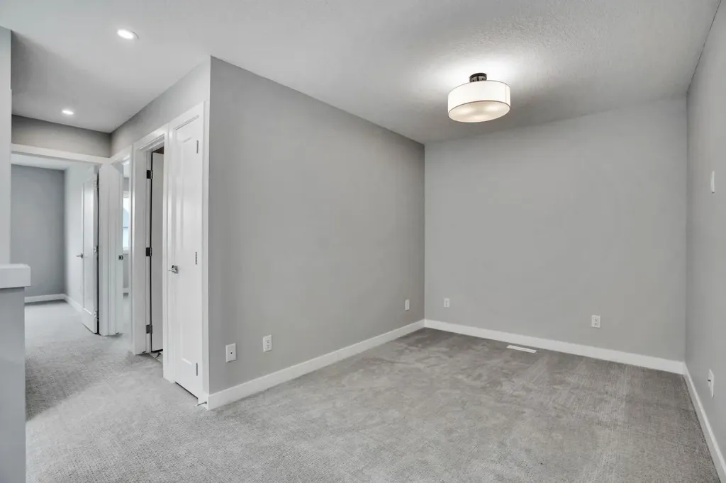 284 Huxbury View NE Calgary AB T2A 8C4