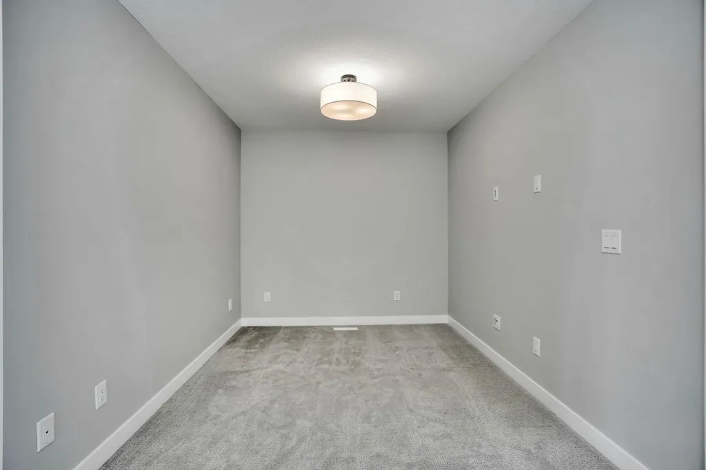 284 Huxbury View NE Calgary AB T2A 8C4