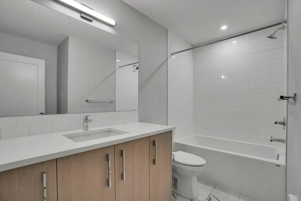 284 Huxbury View NE Calgary AB T2A 8C4