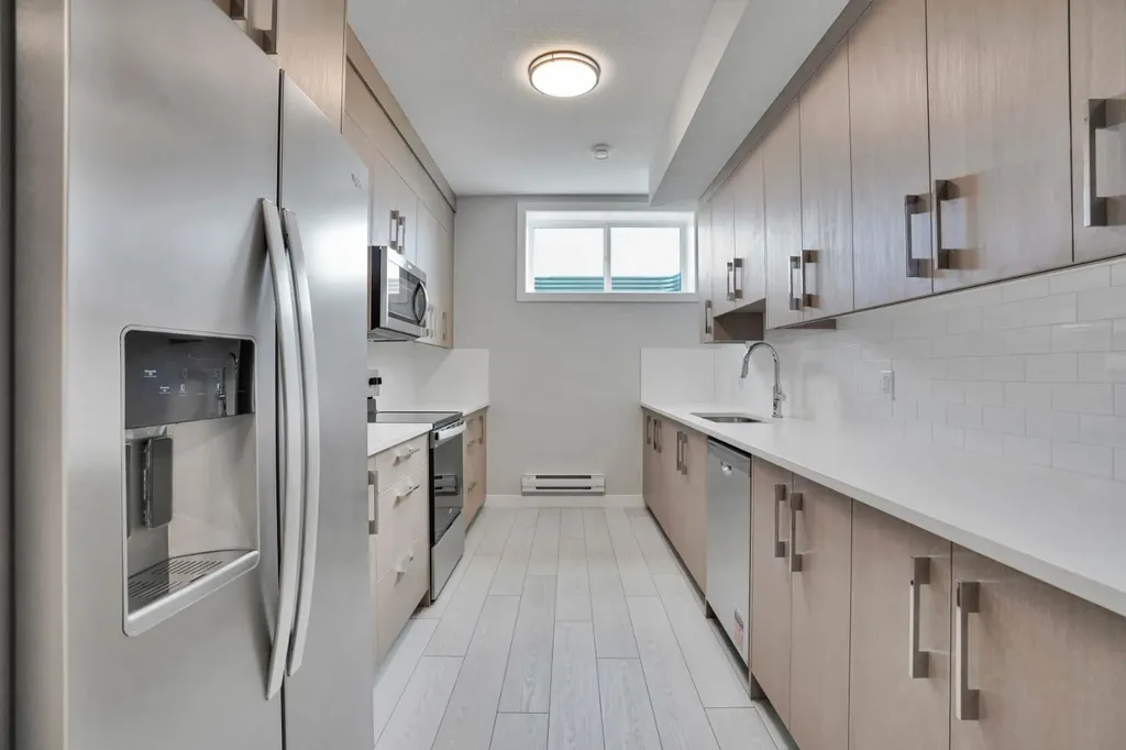 284 Huxbury View NE Calgary AB T2A 8C4