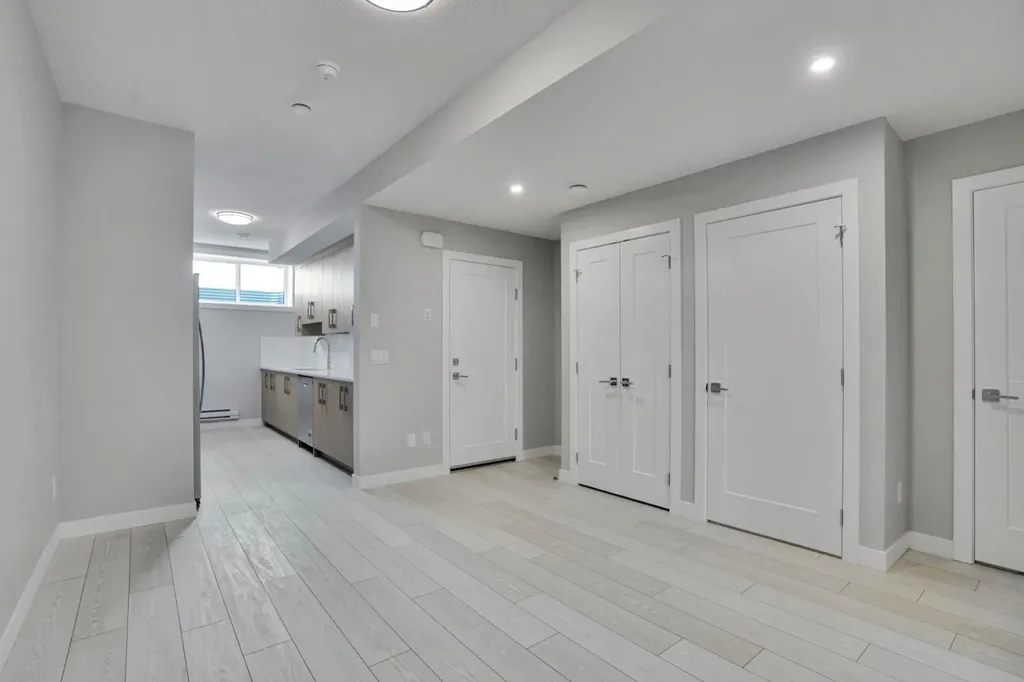 284 Huxbury View NE Calgary AB T2A 8C4