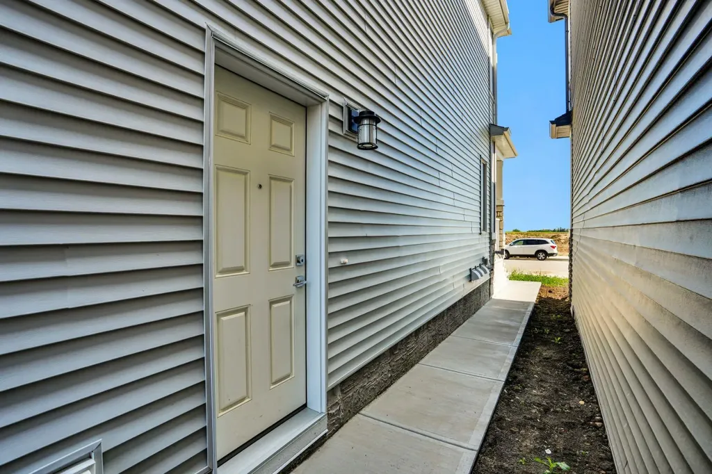 284 Huxbury View NE Calgary AB T2A 8C4