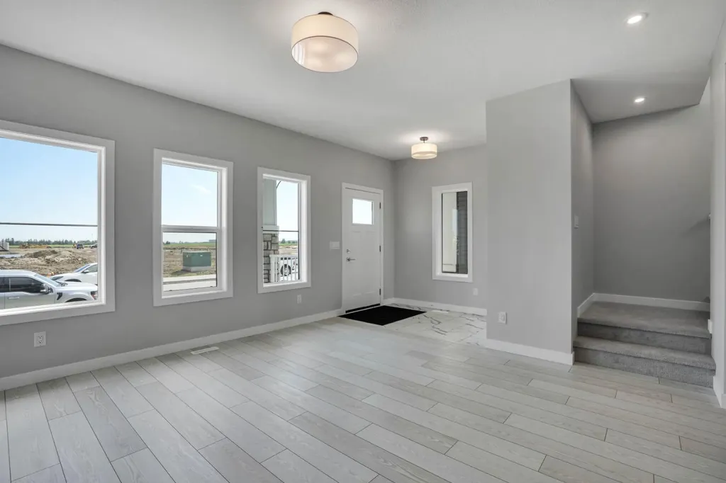 284 Huxbury View NE Calgary AB T2A 8C4