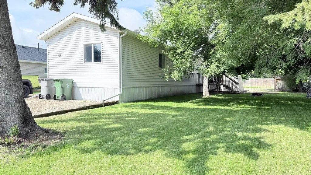 108 1 Street W Lashburn SK S0M 1H0