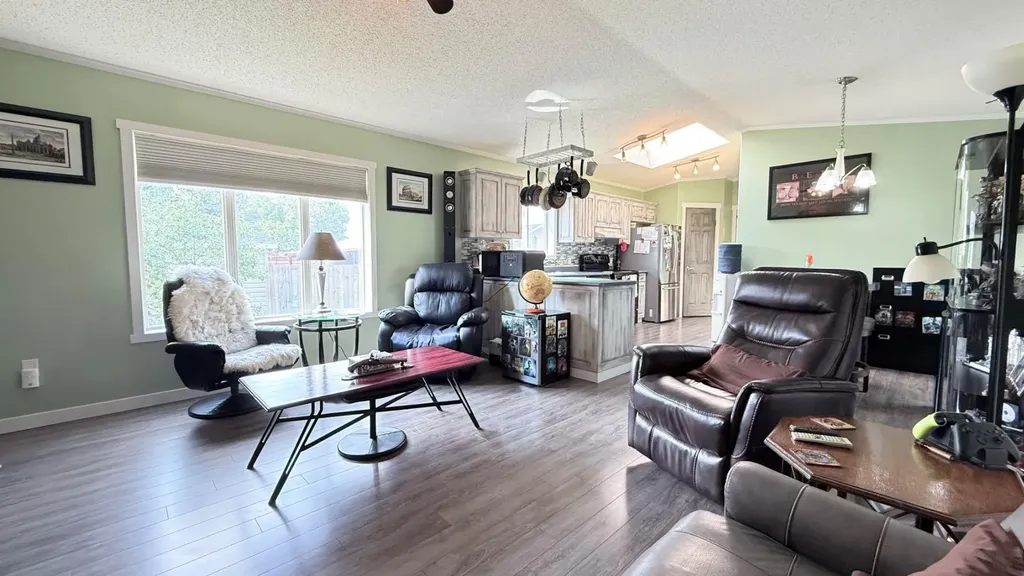 108 1 Street W Lashburn SK S0M 1H0