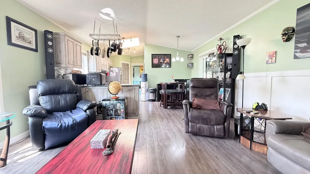 108 1 Street W Lashburn SK S0M 1H0